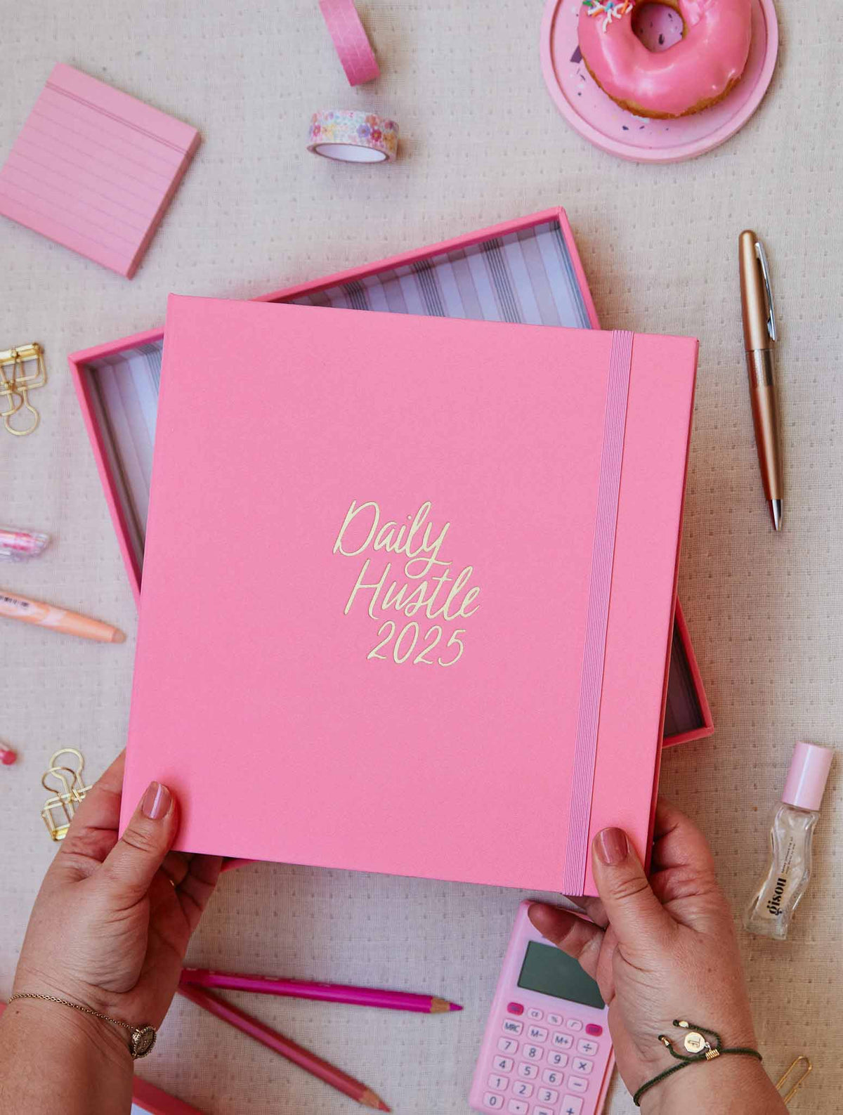 2025 Linen Calendar + Daily Hustle Planner Bundle + FREE GIFT!